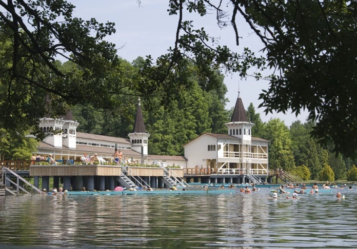 Hungarian thermal springs Heviz, Balaton and Budapest around 4 days