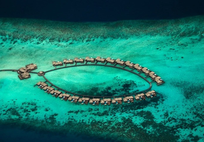 Flight between North Male Atoll and Baa