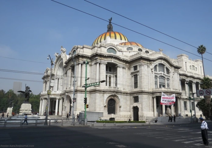 Mexico City - the city of the eagle and the cactus